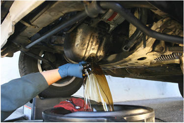 Draining the oil pan to replace the engine oil pan. 