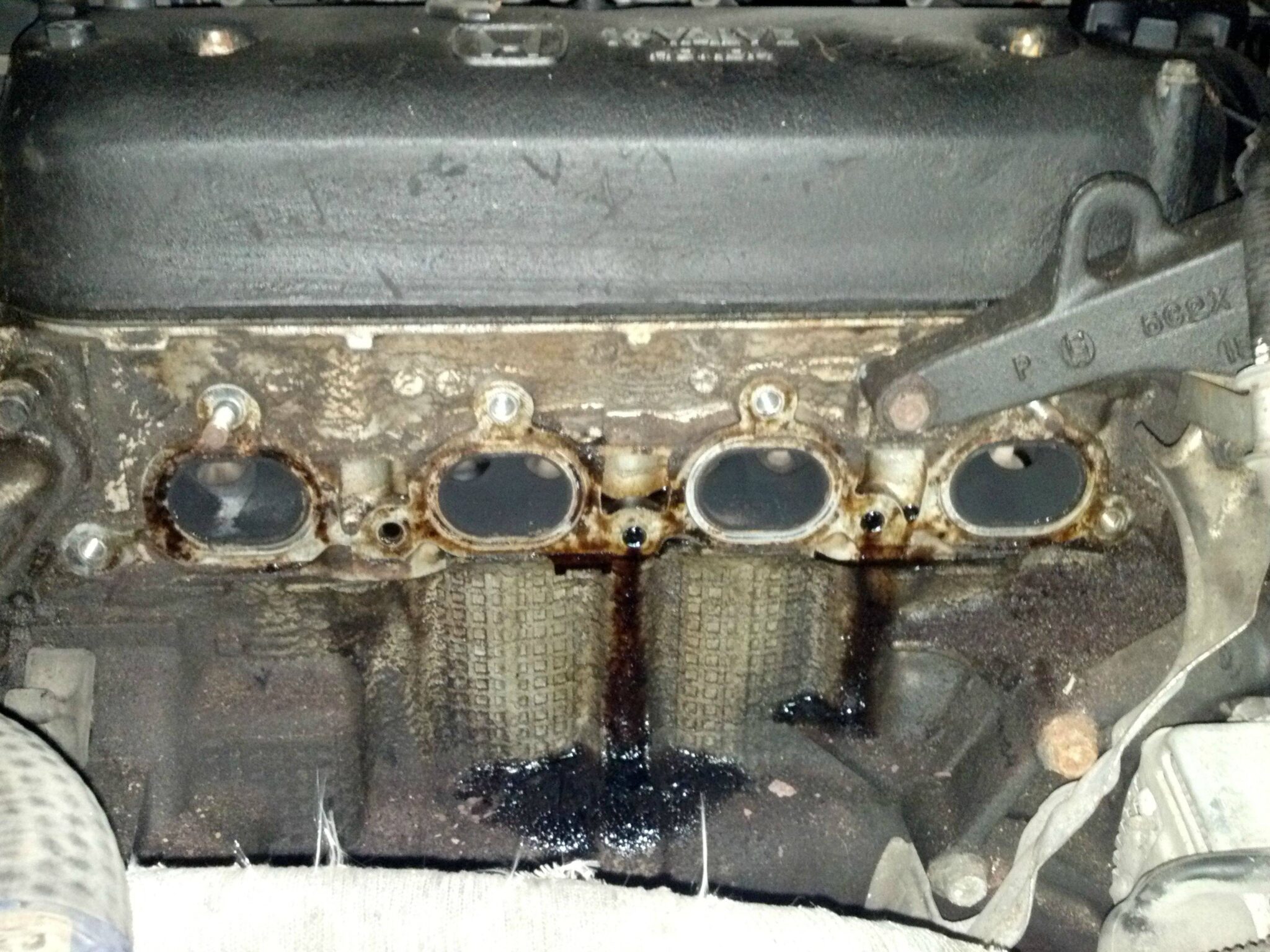 8 Reasons For Oil Leaking on Exhaust Manifold