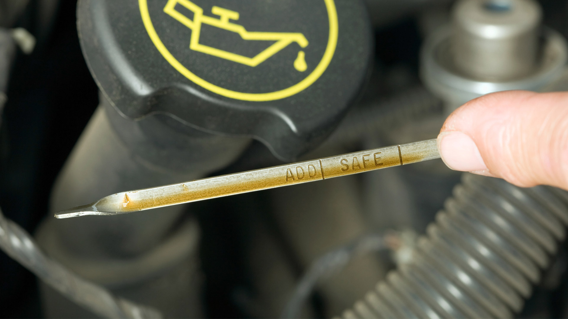 Engine Oil Woes: Exploring 11 Bad Engine Oil Symptoms